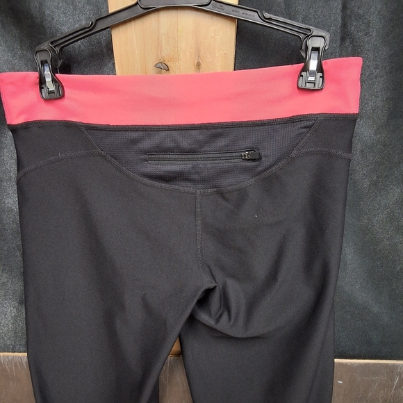 Xersion Fitted Activewear leggings - Black and Pink - Picture 5 of 16